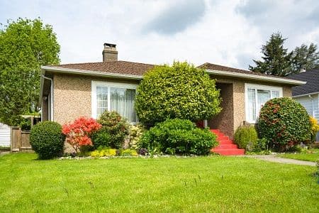 Blog post From Lawn to Front Door: What Your Home’s Look Says About You image
